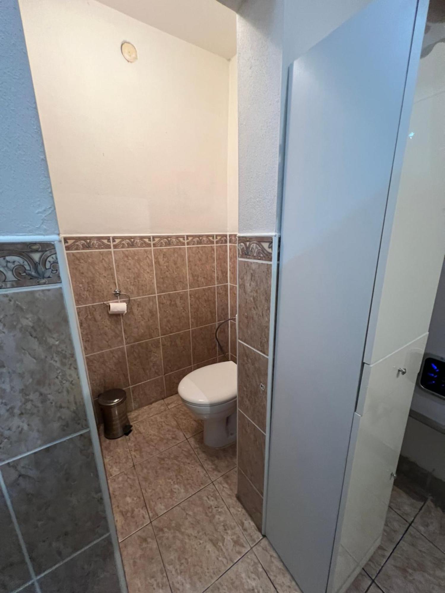 -Self-Check- 4-Bedroom Family House With Heated Tub Levice Eksteriør bilde